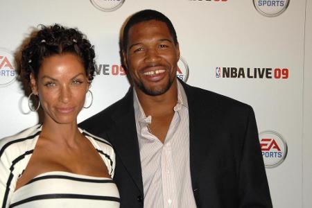 Zwischen die Zahnlücke des ehemaligen Football-Stars Michael Strahan (44) kann man fast schon einen Bus parken. Von seinem M...