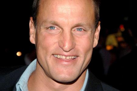 Karriere mit Zahnlücke: Der Schauspieler Woody Harrelson (54) wickelt mit seinem charmanten Lächeln alle um den Finger.