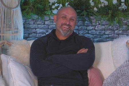 Da lacht der Zlatko doch über einen wie den Chris. Er hat den vermeintlichen und lange vergangenen TV-Ruhm im Griff. 