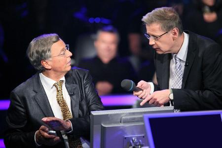 Hilfe von oben? Günther Jauch (rechts) gestattete seinem Kandidatin Wolfgang Bosbach einst einen Anruf bei Bundeskanzlerin A...