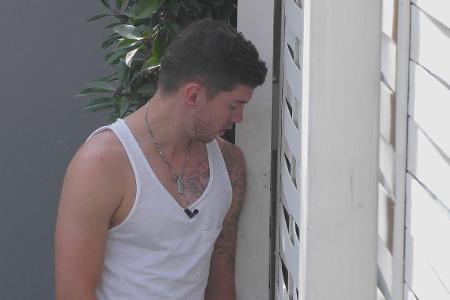 Joey hörte sich geduldig an, was Lilo ihm zu sagen hatte. Dabei hörte er auch zum ersten Mal davon, dass Zlatko ihn abfällig...