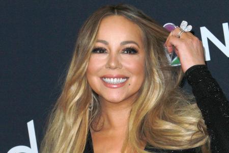 Mariah Carey strahlt mit ihren Braun-Blonden Haaren