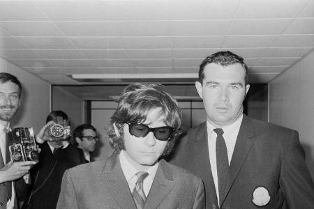Roman Polanski in tiefer Bestürzung am 11. August 1969 Flughafen in London: Er ist auf dem Weg nach Los Angeles, wo einen Ta...