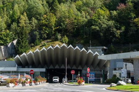 Der Mont-Blanc-Tunnel verbindet Italien und Frankreich. Die Kosten für die 11,6 Kilometer sind allerdings nicht niedrig. Mit...