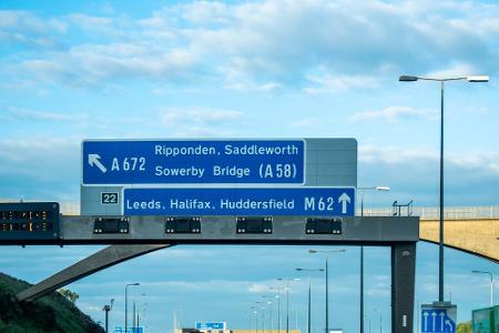 Ähnlich ist es auch in Großbritannien und Irland, allerdings zahlen Sie hier nur für wenige Strecken, wie zum Beispiel nach ...