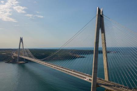 In der Türkei sind einige Autobahnen und die Wege nach Asien über den oder unter dem Bosporus kostenpflichtig. Abgerechnet w...
