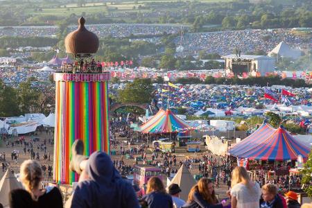 Das Glastonbury Festival hat sich im vergangenen Jahr eine Auszeit genommen. Dieses Jahr steigt aber wieder eine der größten...
