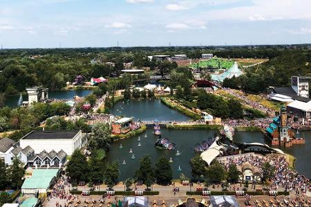 Nicht minder spektakulär: Das Tomorrowland in Boom, Belgien. Dort strömen jedes Jahr 180.000 Besucher auf das Gelände. Das H...