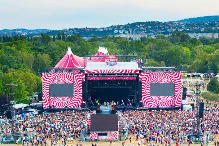 Das Sziget Festival in Ungarn hat sich vom Geheimtipp zum absoluten Muss für Musik-Fans gemausert. Mitten in der Stadt von B...