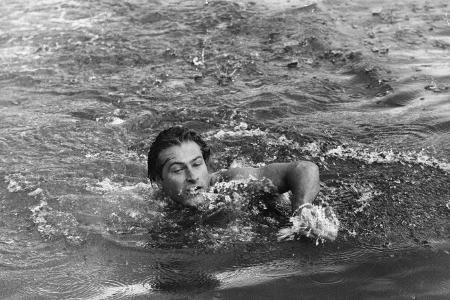 Lex Barker 1950 in London: Auch eine Kriegsverletzung bremste den Schauspieler und Athleten nicht aus.