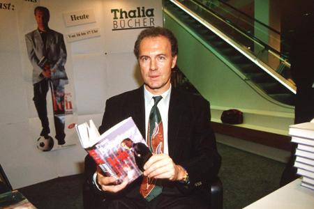 Früh in seiner Karriere erkennt Beckenbauer, wie er seine fast grenzenlose Popularität in finanziellen Erfolg ummünzen kann....
