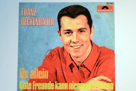 ... oder bereits 1966 mit dem bis heute beliebten Evergreen 'Gute Freunde kann niemand trennen' - der Kaiser beweist in viel...
