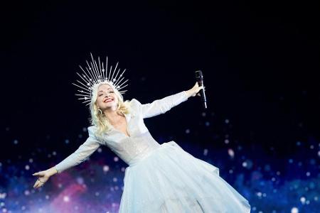Singer/Songwriterin Kate Miller-Heidke aus Brisbane singt ihr Lied 