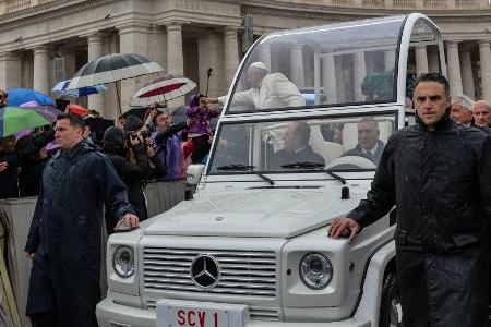 Papst Franziskus (Vatikan): Mercedes G 500