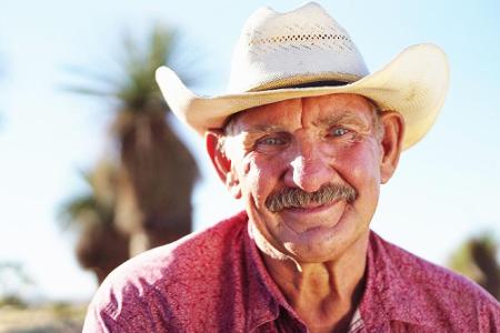 Der 60-jährige Rainer ist in Australien geboren und lebt alleine auf seiner Ranch. Er ist schon seit vielen Jahren ohne Part...