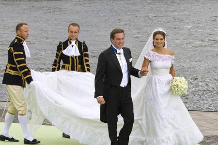 Die schwedische Prinzessin Madeleine trug bei ihrer Hochzeit 2013 mit Chris O'Neill ein Prinzessinnenkleid mit Carmen-Aussch...
