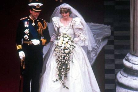 Millionen TV-Zuschauer weltweit verfolgten 1981 die Hochzeit von Lady Di und Prinz Charles. Ihr zeitgemäßes Kleid mit extrem...