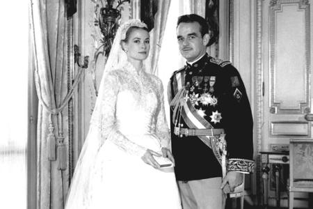Das erste so richtig medienträchtige Traumkleid trug US-Schauspielerin Grace Kelly, als sie im Frühjahr 1956 Monacos Fürst R...
