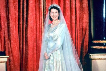 Eine wirklich hübsche und strahlende Braut darf in dieser Galerie natürlich nicht fehlen: Prinzessin Elizabeth, die heutige ...
