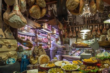 Mortadella, Lambrusco, Parmaschinken, Parmesan - suchen Sie sich irgendetwas aus. Schlemmen wird in der Emilia-Romagna großg...