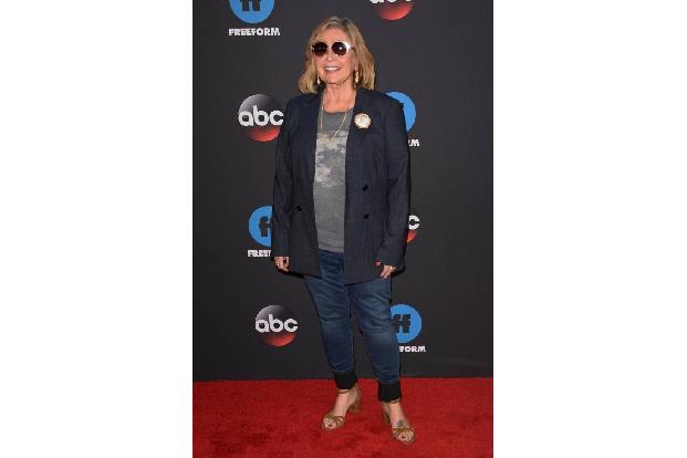 Roseanne Barr hatte mit der Neuauflage ihrer Sitcom 'Roseanne' großen Erfolg. Doch dann verglich sie eine ehemalige Berateri... Roseanne Barr hatte mit der Neuauflage ihrer Sitcom 'Roseanne' großen Erfolg. Doch dann verglich sie eine ehemalige Berateri...