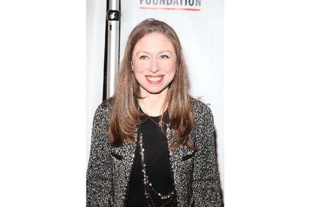 ...Chelsea Clinton, Hillarys Tochter, mit George Soros' Neffen verheiratet sei. Chelsea korrigierte sie daraufhin per Twitte...