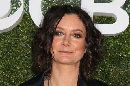 Sara Gilbert (42) gab die mittlere Tochter Darlene. Ihre Rolle der Dr. Leslie Winkle in 