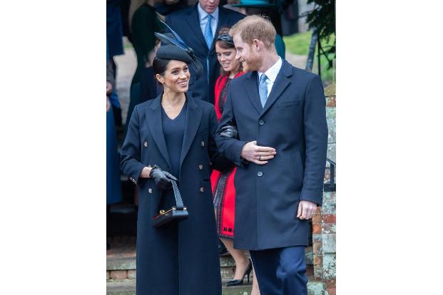 Es waren also hektische Wochen für Meghan und Harry, die bereits zu Weihnachten alle Blicke auf sich zogen, als sie am tradi...