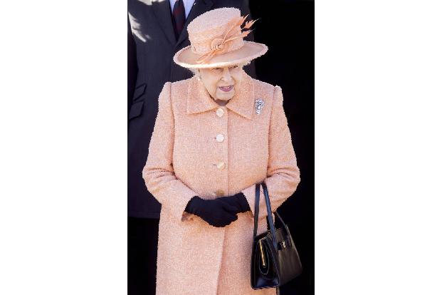 ...die Queen. 283 offizielle Termine nahm Elizabeth II. wahr, und das im stolzen Alter von 92. Alle Achtung!