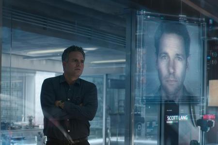 Wird Scott Lang alias Ant-Man (Paul Rudd, r.) seinen Kollegen um Bruce Banner alias Hulk (Mark Ruffalo) helfen können?