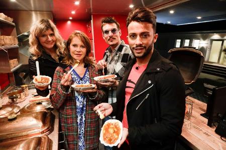 Die vier Ex-Dschungelcamper (von links) Sandra Kiriasis, Doreen Dietel, Chris 