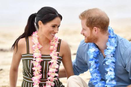 Ab Mitte Oktober ging es dann gemeinsam auf die erste offizielle Reise im Auftrag ihrer Majestät, Queen Elizabeth II., nach ...