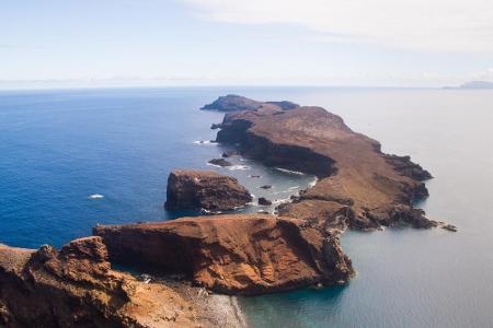 Die Sao-Lourenco-Halbinsel ist eine von Menschen beinahe unberührte Ecke auf Madeira. Die imposanten Klippen und der Ausblic...