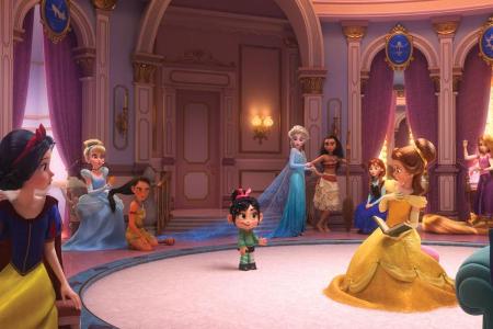 Vanellope inmitten der Disney-Prinzessinnen