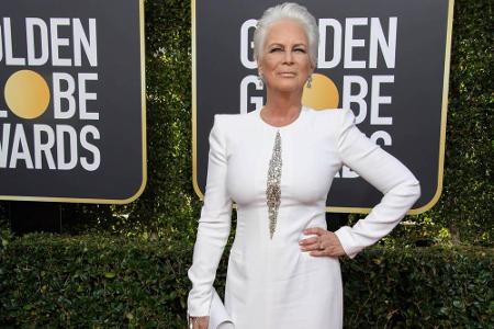 Im Netz wurde unterdessen der Look von Jamie Lee Curtis gefeiert. Die Fans lieben den weißen Look mit dem Kleid von Alexande...