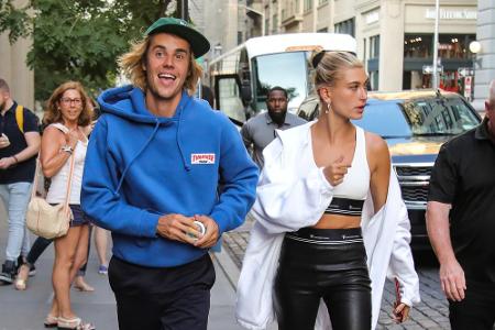 2018 haben sich einige Promis ineinander verliebt. So auch Justin Bieber (24) und Hailey Baldwin (21). Die beiden wagten es ...