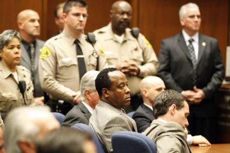 ...Prüfung wartete kurz darauf auf sie: Michaels Leibarzt Dr. Conrad Murray wurde wegen Jackos Tod vor Gericht gebracht. Das...