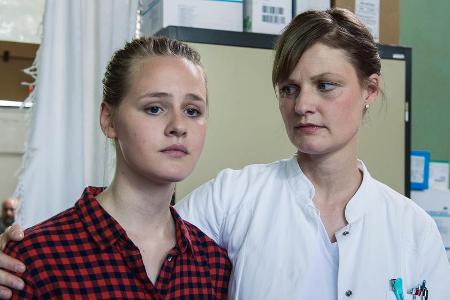 Anika Jahn (Lucie Hollmann) mit Dr. Bindra (Franziska Schubert)
