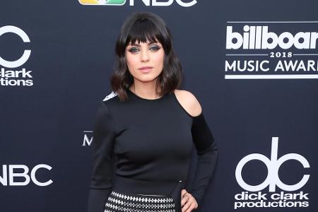 Fast hätte man sie nicht erkannt! Mila Kunis überraschte bei den Billboard Music Awards alle mit einem neuen Look: Sie hat s...