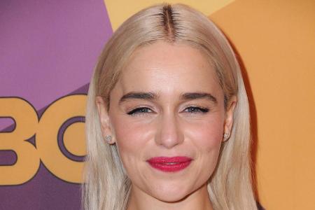 Bislang unterschied sich Emilia Clarke von ihrer Paraderolle der Daenerys Targaryen vor allem durch die Haarfarbe. Bei den G...
