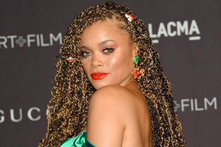 Schön wie eine Meerjungfrau präsentiert sich Andra Day auf der LACMA-Gala in L.A. Das liegt nicht nur am Kleid, sondern auch...
