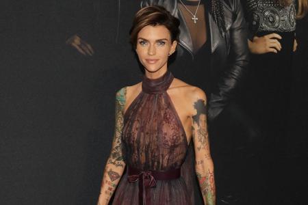 Schauspielerin Ruby Rose ist ebenfalls wieder alleine unterwegs: Am 1. April verkündete sie die Trennung von Musikerin Jessi...