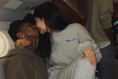 In diesem Ensemble von Champion scheint Kylie Jenner auch ihrem Freund Tyga bestens zu gefallen.