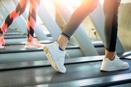 Die Schrittlänge ist beim Laufband eine andere als beim Outdoor-Training