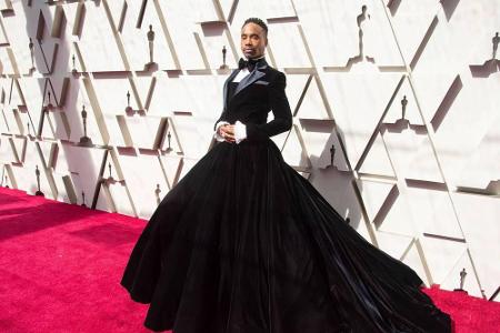 US-Schauspieler Billy Porter legte auf dem roten Teppich der Oscarverleihung sicher den spektakulärsten Auftritt hin. Er ers...