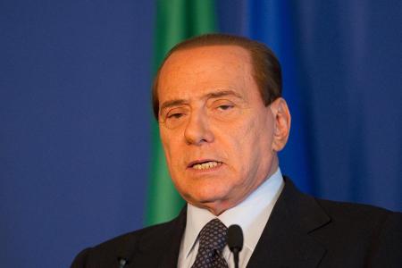 Silvio Berlusconi (79) präsentierte im Jahr 2005 stolz sein neues dichtes Haupthaar. Der Eingriff sei ihm zufolge nötig gewe...