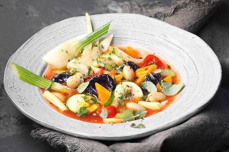 Minestrone mit Trockenpflaumen