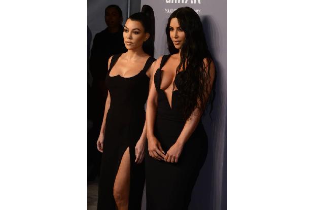 We are Family: Kim Kardashian hatte ihre Schwester Kourtney mitgebracht und so gab es Reality-Stars im Doppelpack.