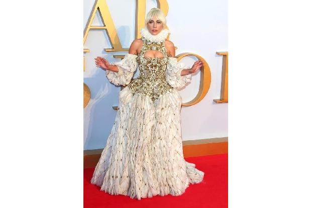 Spektakulär, spektakulärer, Lady Gaga – das 13. Jahrhundert scheint wieder Trend zu sein, zumindest bei dem Popstar. Der Auf...