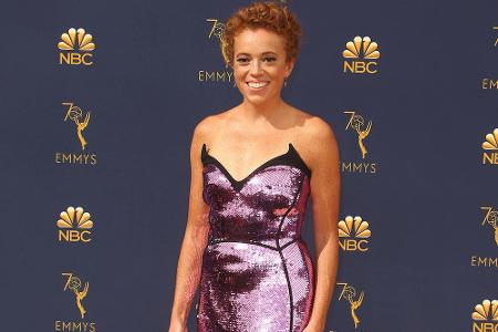 Comedian Michelle Wolf wurde für ihr glitzerndes Pailletten-Kleid in Lila ebenfalls nicht gefeiert.